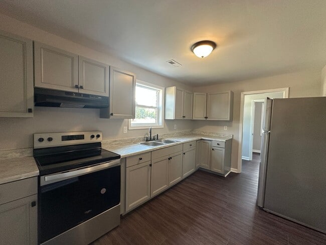 Building Photo - Remodeled Brick Ranch Home