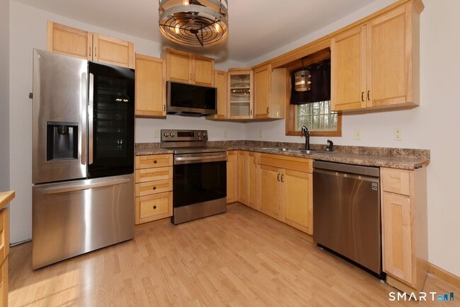 Building Photo - 81 Middletown Ave