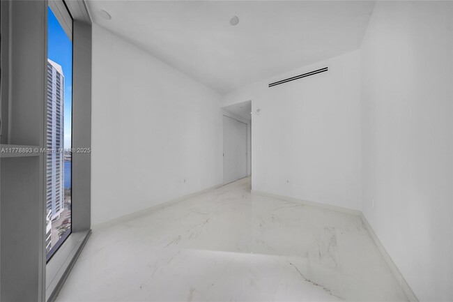 Building Photo - 300 Biscayne Blvd Way