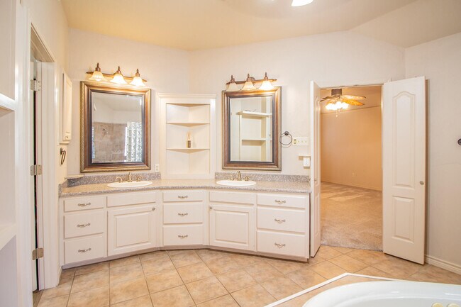 Building Photo - 5402 158th St