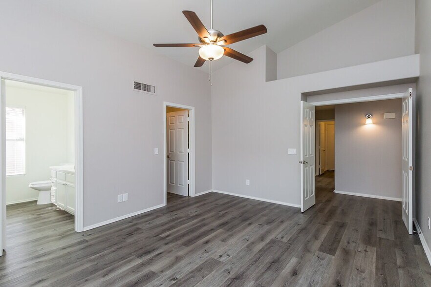 Building Photo - 4243 E Balsam Ave