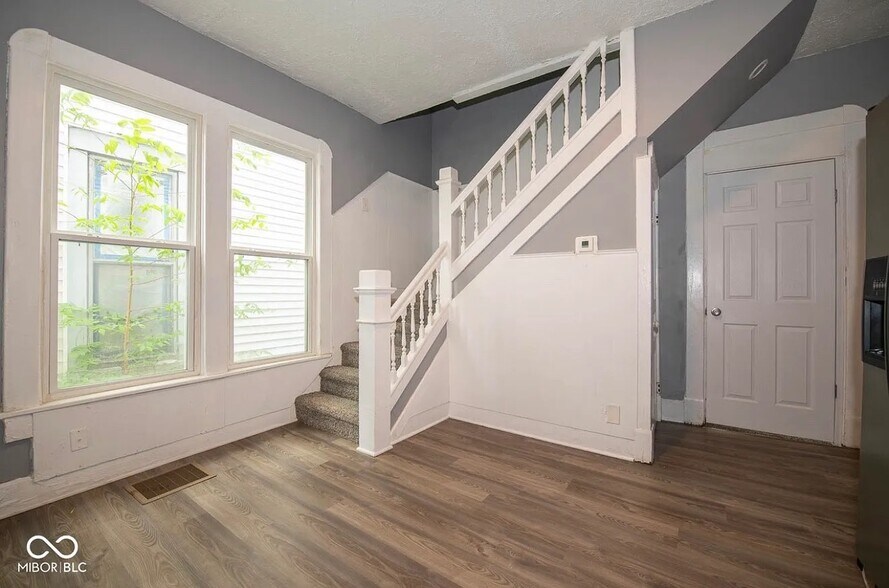 Building Photo - 246 N Beville Ave