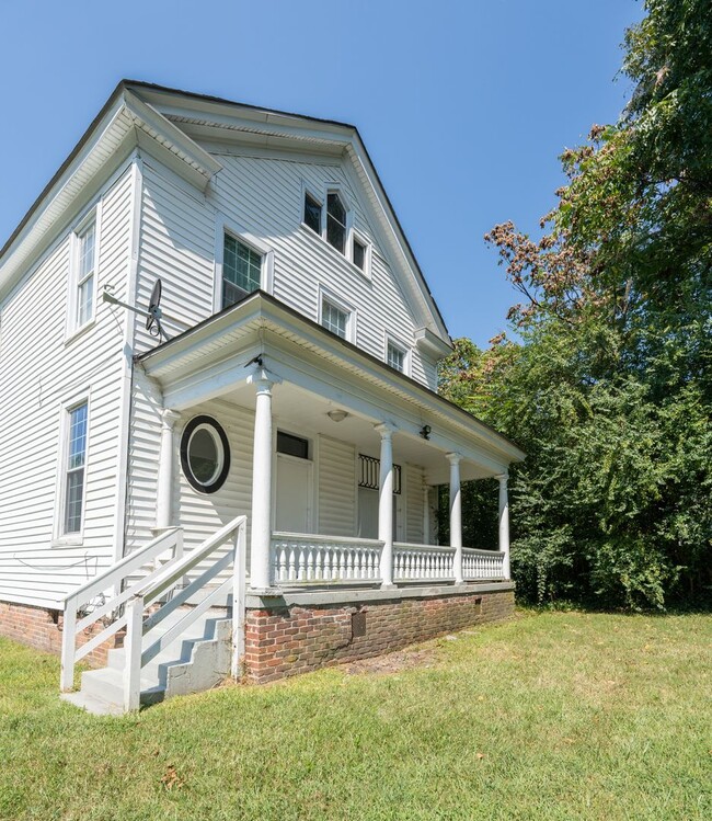 Building Photo - BEAUTIFUL Apartment in Downtown Suffolk!