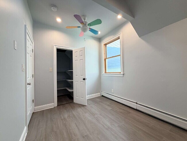 Building Photo - Move in ready, spacious, 4 bedroom, 3 bath single-family home available for rent in Hackensack, NJ.