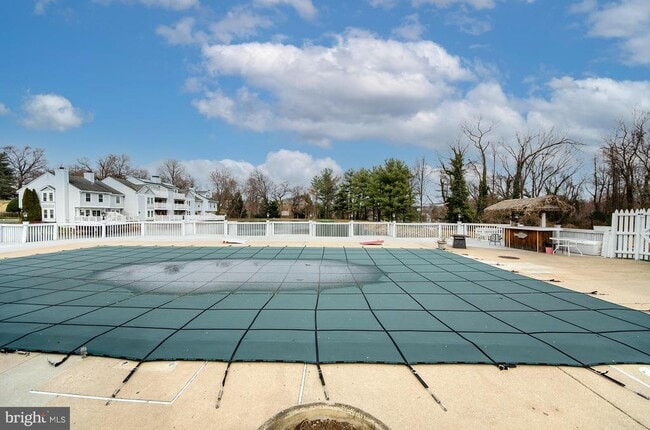 Building Photo - 3300 Lakeside View Dr