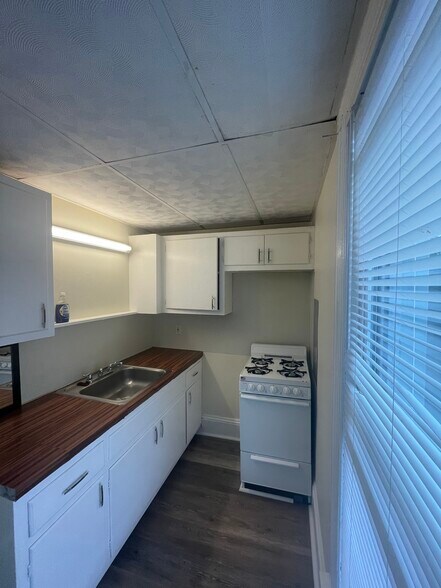 Building Photo - 86 Elm St