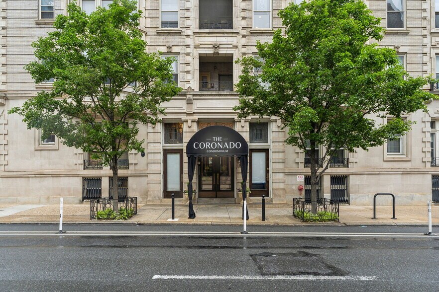 Building Photo - 2201 Chestnut St