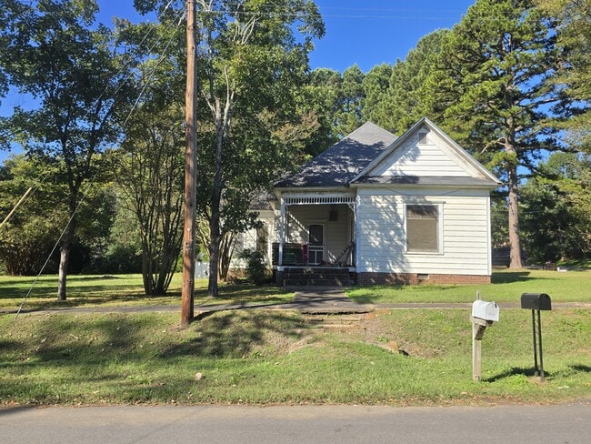 Building Photo - 505 Ave 2 NE