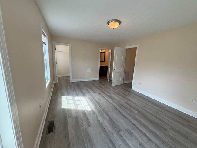 Building Photo - 730 Twisted Oak Dr NW