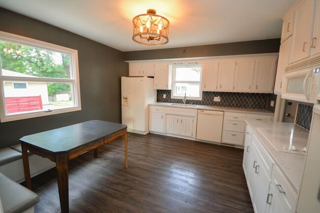 Building Photo - Ranch style home with incredible updates throughout!