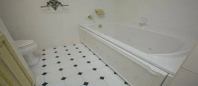 Building Photo - 401 James St