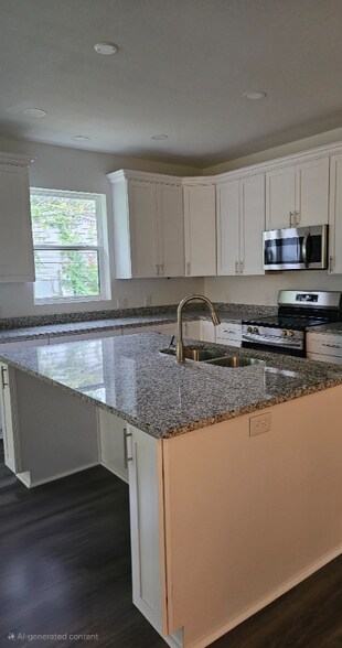 Building Photo - 5110 Wildwood Ave