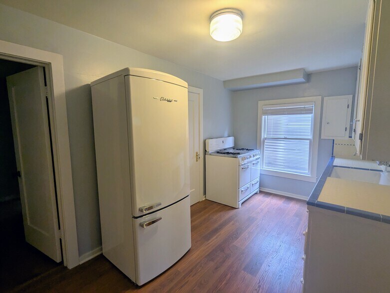 Kitchen - 2727 T St
