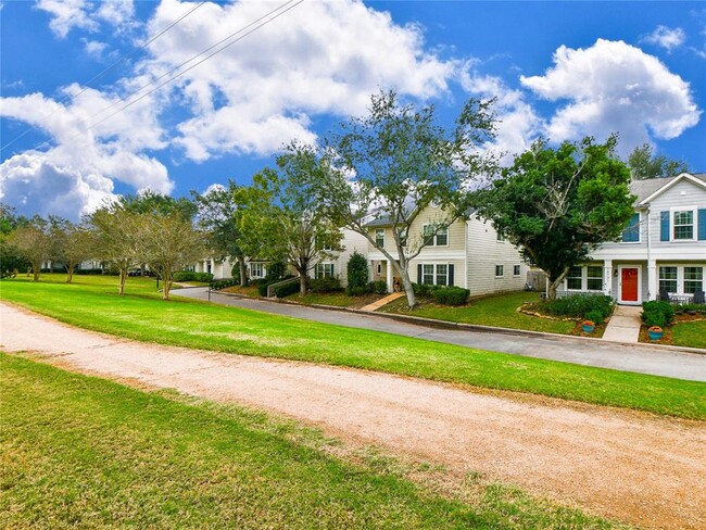 Building Photo - 10731 Cobblecreek Way