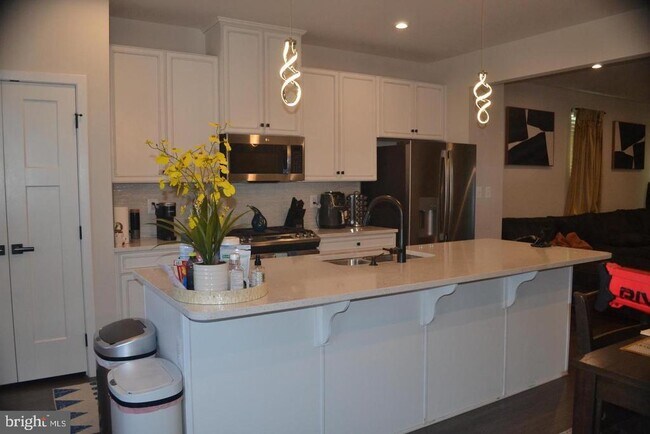 Building Photo - 1015 Rampart Dr