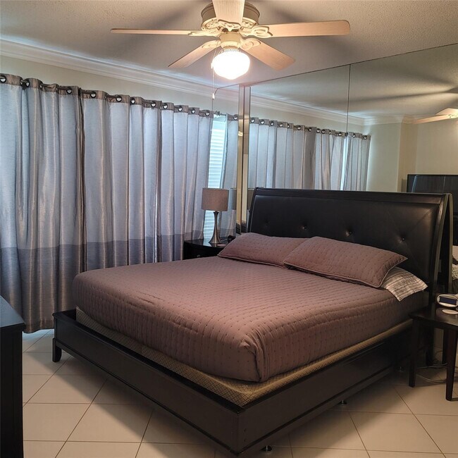 Building Photo - 3800 Galt Ocean Dr