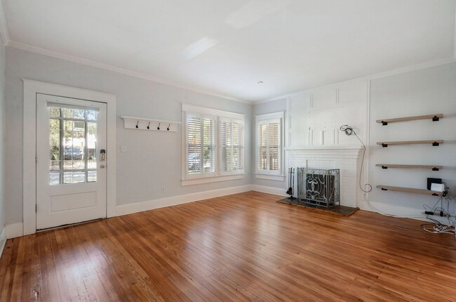 Building Photo - 5 Blocks from Armature Works!  Gorgeous 2 ...