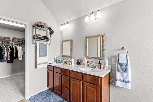 Building Photo - 227 Sandstone Trail