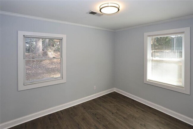 Building Photo - 1508 Peachcrest Rd