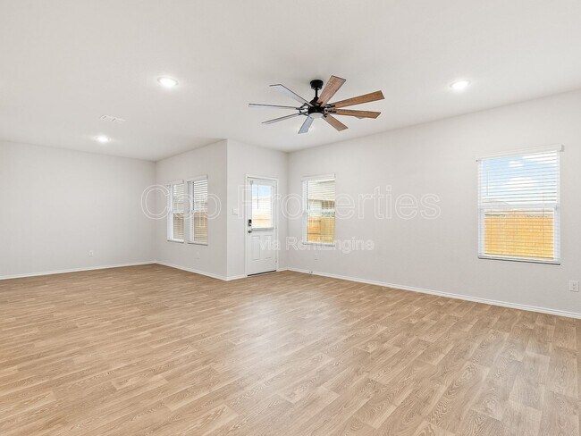 Building Photo - 374 Wayne Way