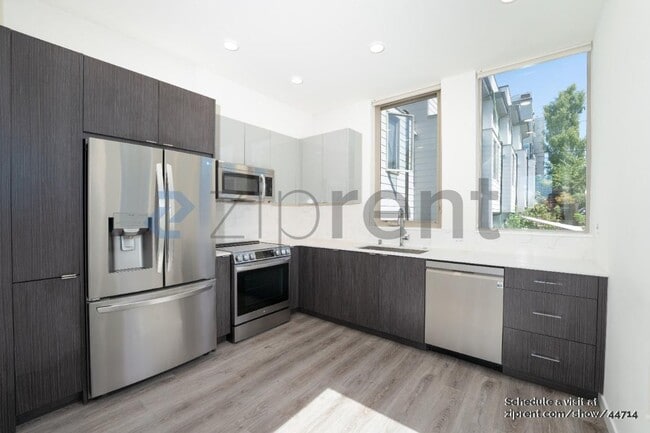 Building Photo - 2408 13th Ave S