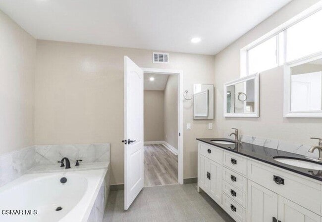 Building Photo - 382 Rockedge Dr