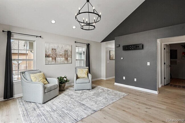Building Photo - 606 Olde English Cir
