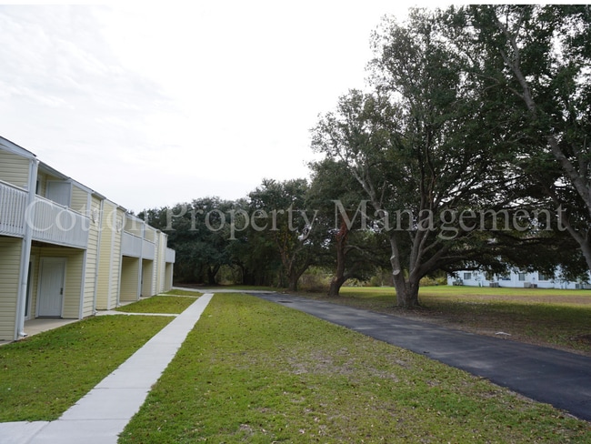 Building Photo - 2BR/1BA Beautiful Condo in Hampstead off S...