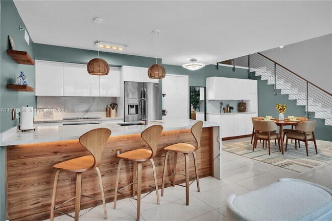 Building Photo - 1111 SW 1st Ave