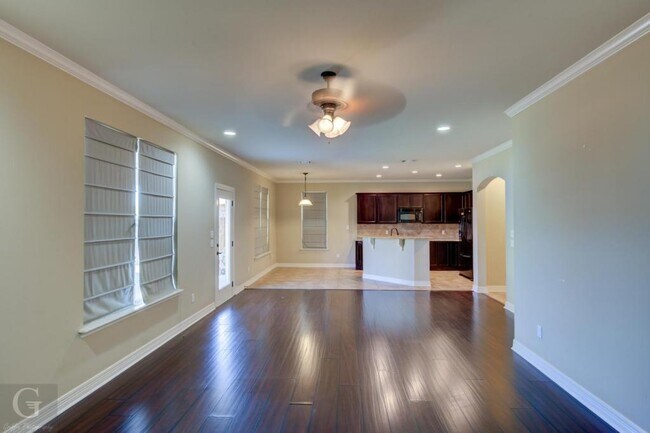 Building Photo - 506 Linnhurst Dr