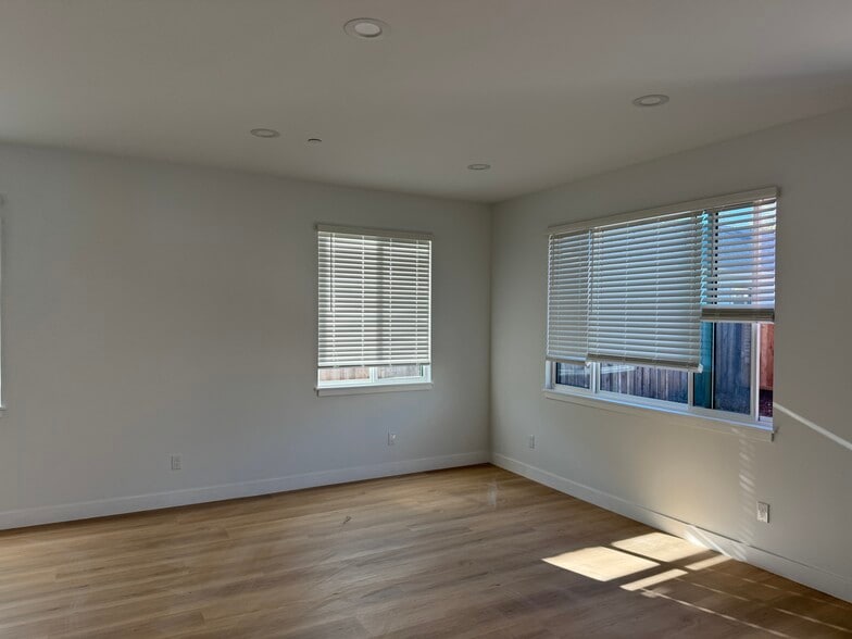 Building Photo - 3955 Haven Ave