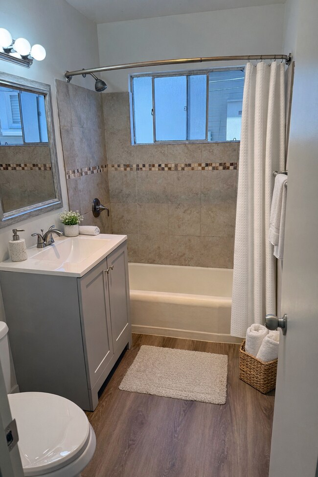 Building Photo - 4410-4416.5-44165 Louisiana St