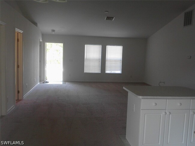 Building Photo - 1407 W 10th St