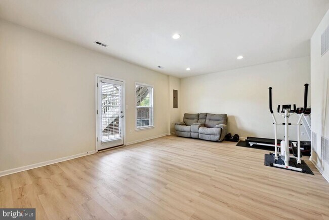 Building Photo - 25148 Sweet Myrtle Square