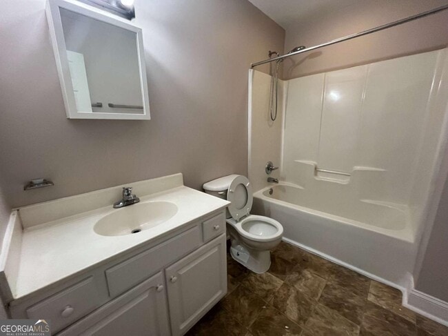 Building Photo - 565 Rustwood Dr