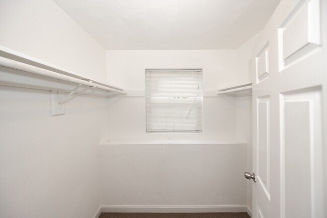 Building Photo - 36 B Gibbs St