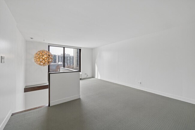 Building Photo - 1221 N Dearborn St