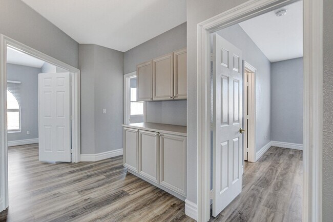 Building Photo - MASSIVE 5 BEDROOM, 2 STORY HOME IN DESIRABLE RHODES RANCH GOLF COURSE COMMUNITY!