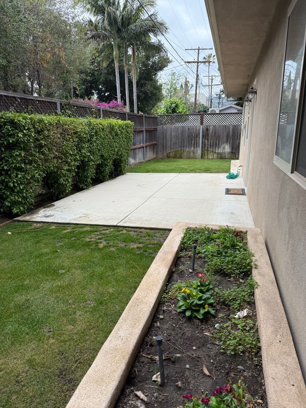 Building Photo - 4420 Matilija Ave
