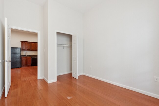Building Photo - 1204 Chestnut St