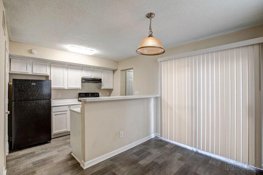 Building Photo - Towne at Lakewood Heights