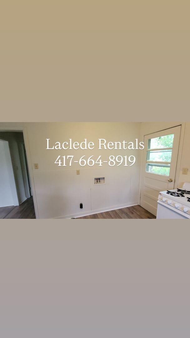 Building Photo - 2 bed 1 bath duplex