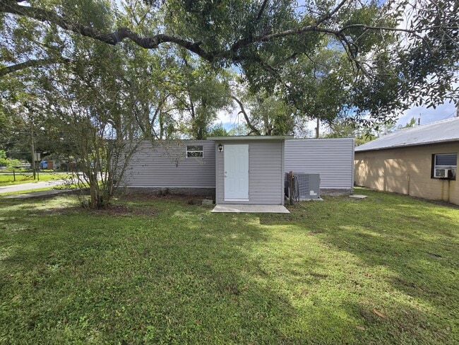 Building Photo - 4425 Bryan Ave