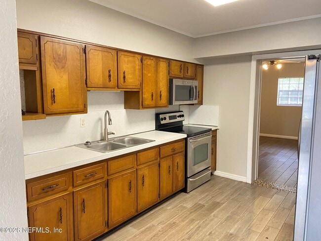 Building Photo - 8929 MacArthur Ct S