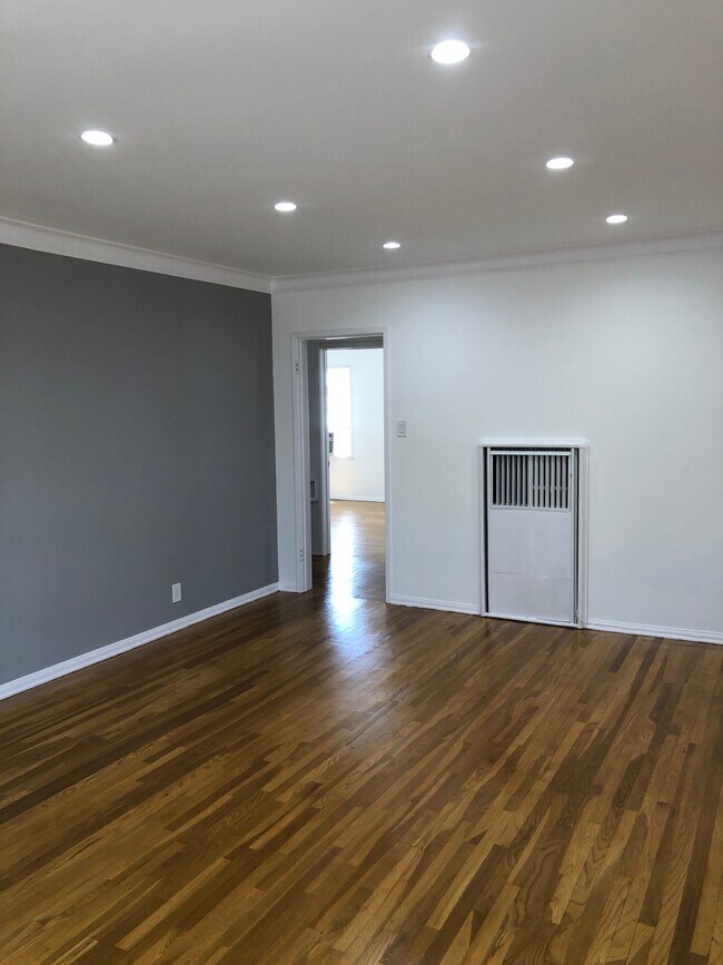 Building Photo - 1144 Rexford Dr