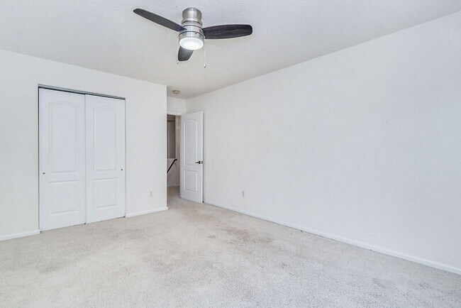Building Photo - 985 Lambourne Ln