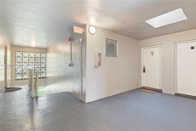 Building Photo - 6530 Lake Patricia Dr