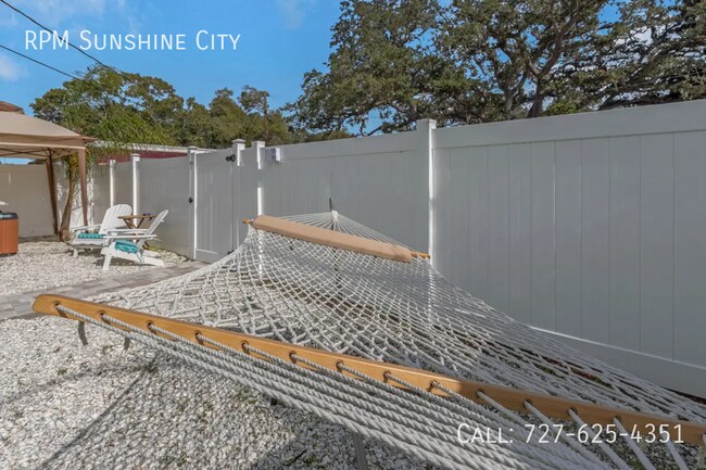 Building Photo - 1500 Clearwater Largo Rd