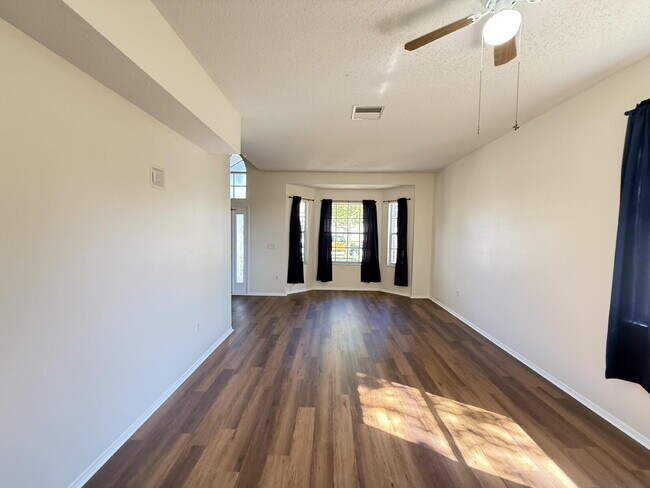Building Photo - Beautifully remodeled 6 bedroom - 3 bath home in Summerfield Village