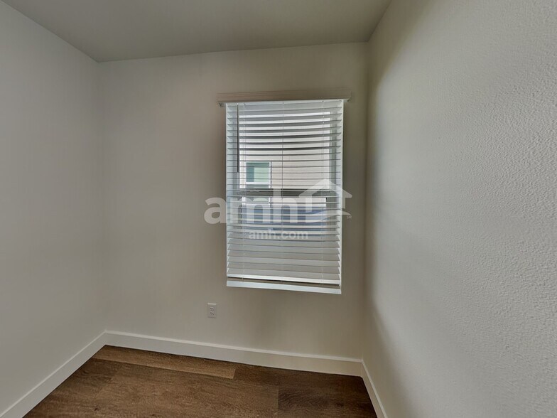 Building Photo - 4720 85th Dr NE